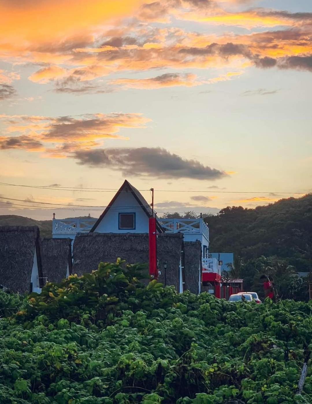 Triangle Huts Hotel Pagudpud Buitenkant foto
