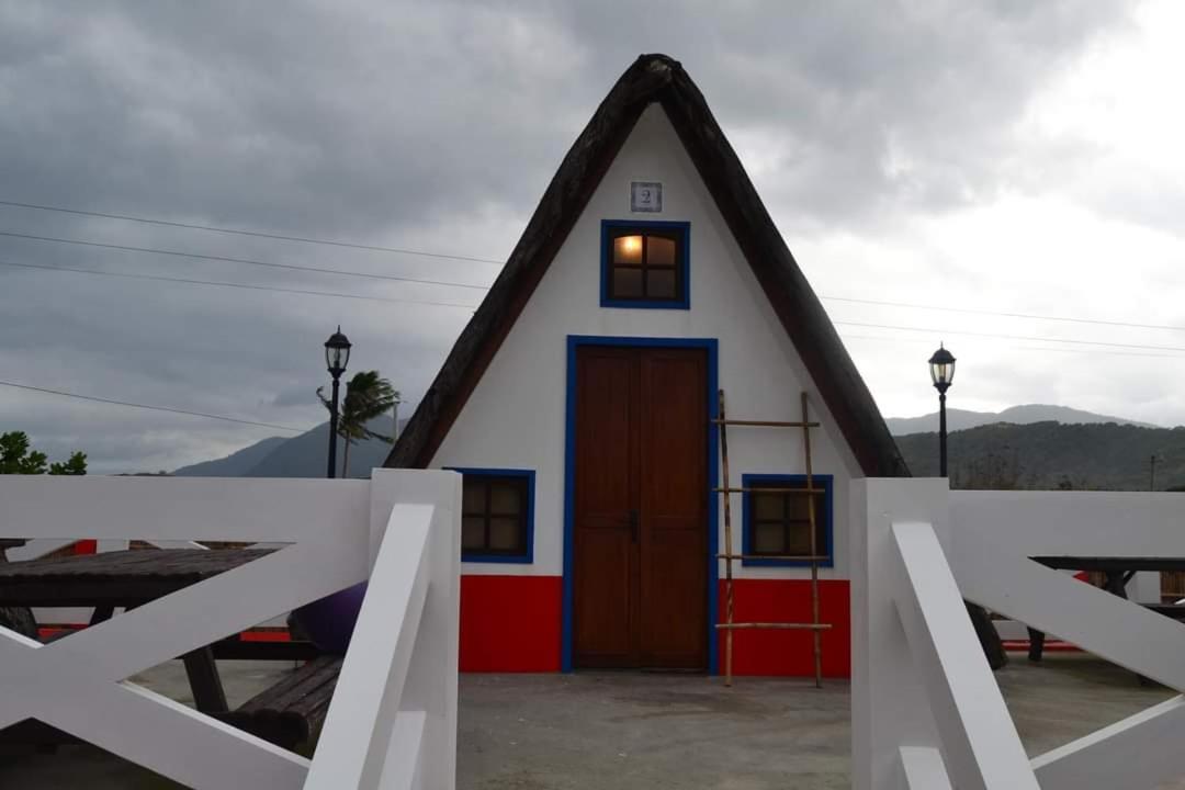 Triangle Huts Hotel Pagudpud Buitenkant foto
